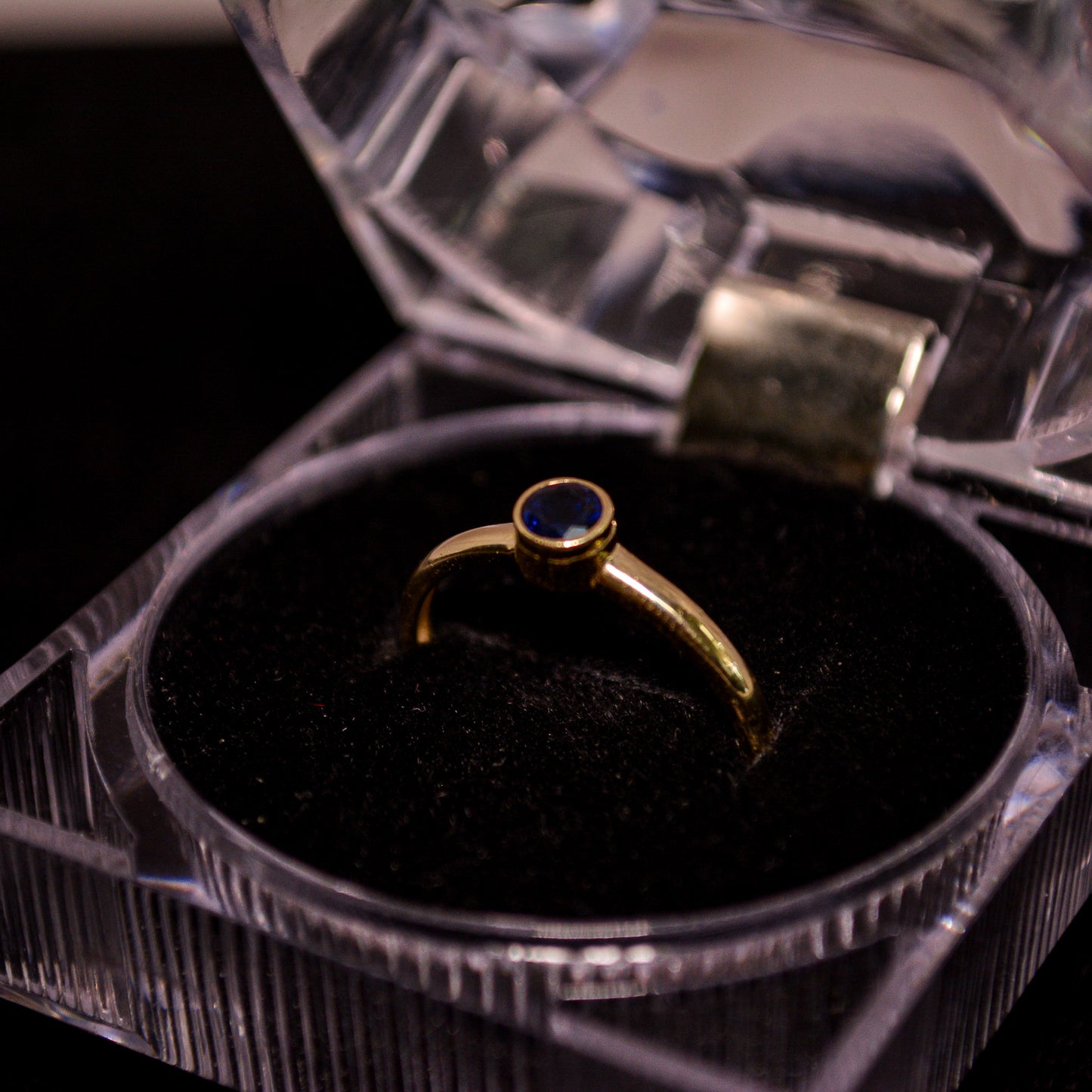 14K Gold Round Blue Stone Ring – Size 7.5 (1.3g) – A282