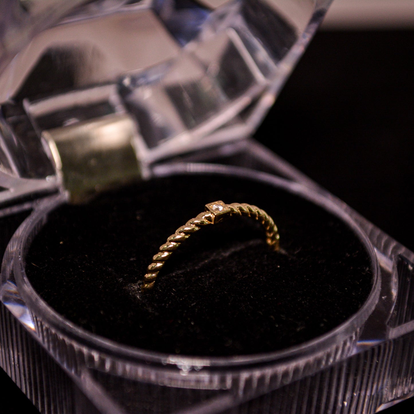 14K Gold Twisted Band Ring with Square CZ Accent – Size 6 (0.8g) – A292
