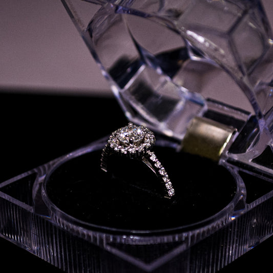 Lab-Grown Diamond Halo Engagement Ring – 1.23 CT Total Weight – E / VVS1 – Size 6.5 | AL15