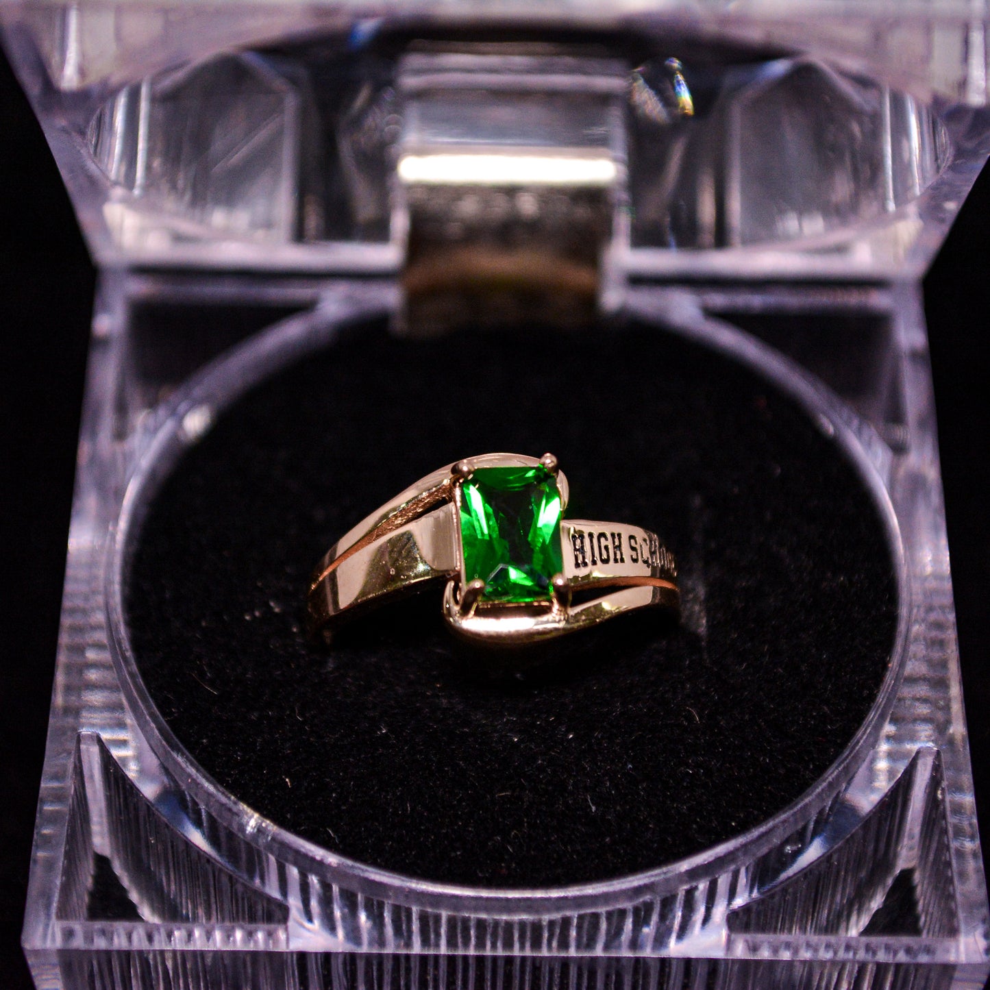 14K Gold Graduation Ring with Green CZ Stone – Size 6.5 – A275