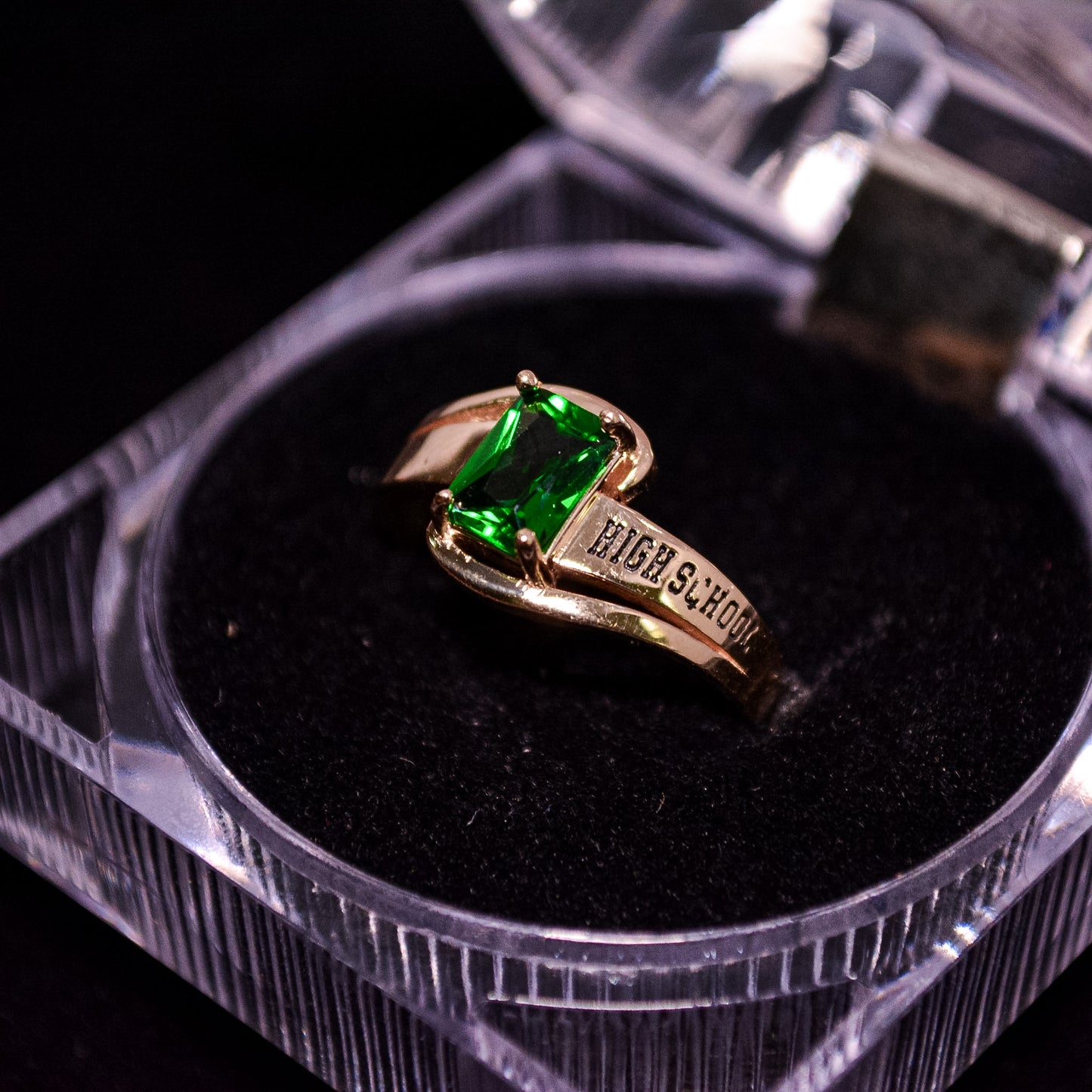 14K Gold Graduation Ring with Green CZ Stone – Size 6.5 – A275