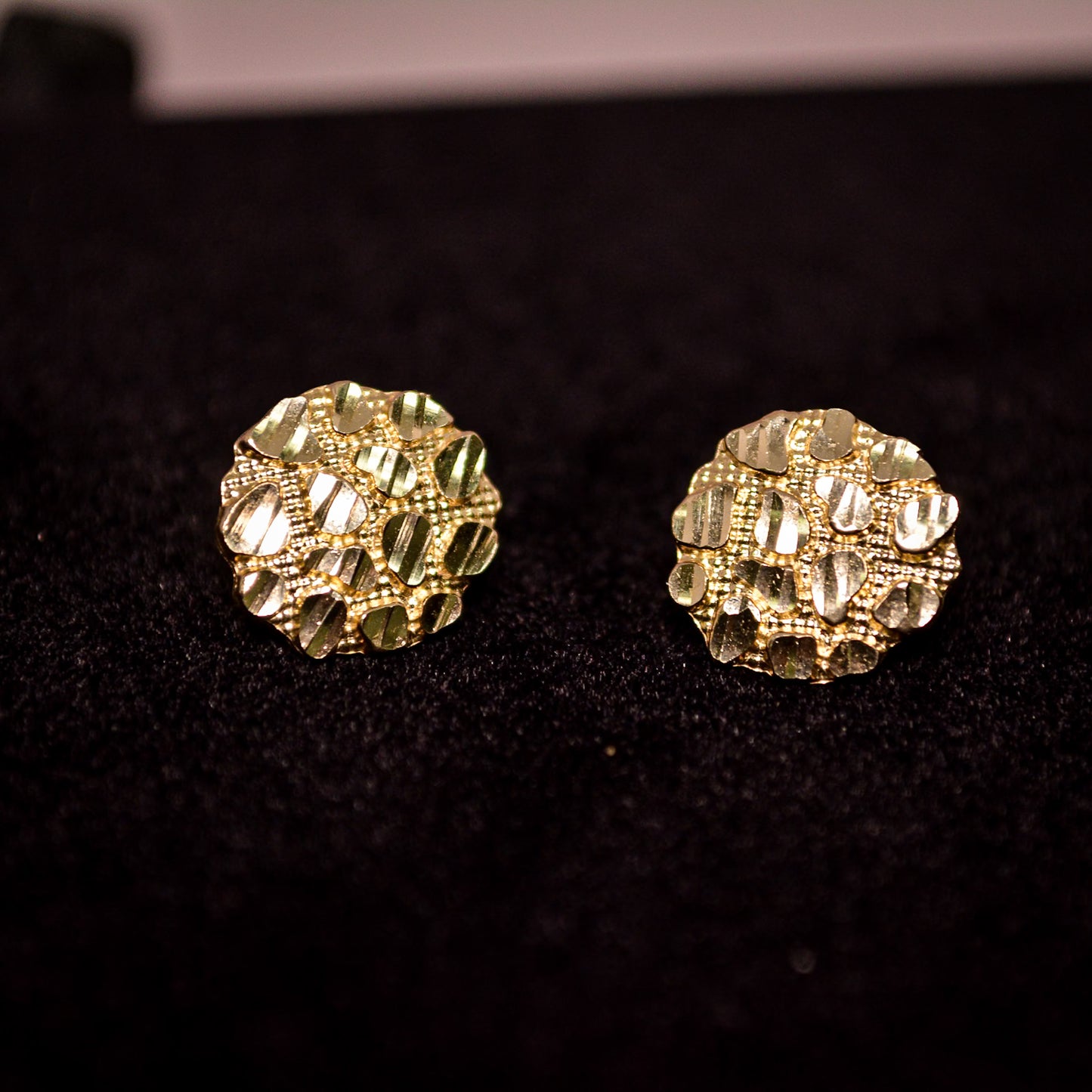 14K Gold Nugget Texture Round Stud Earrings – A494 (2.5g)