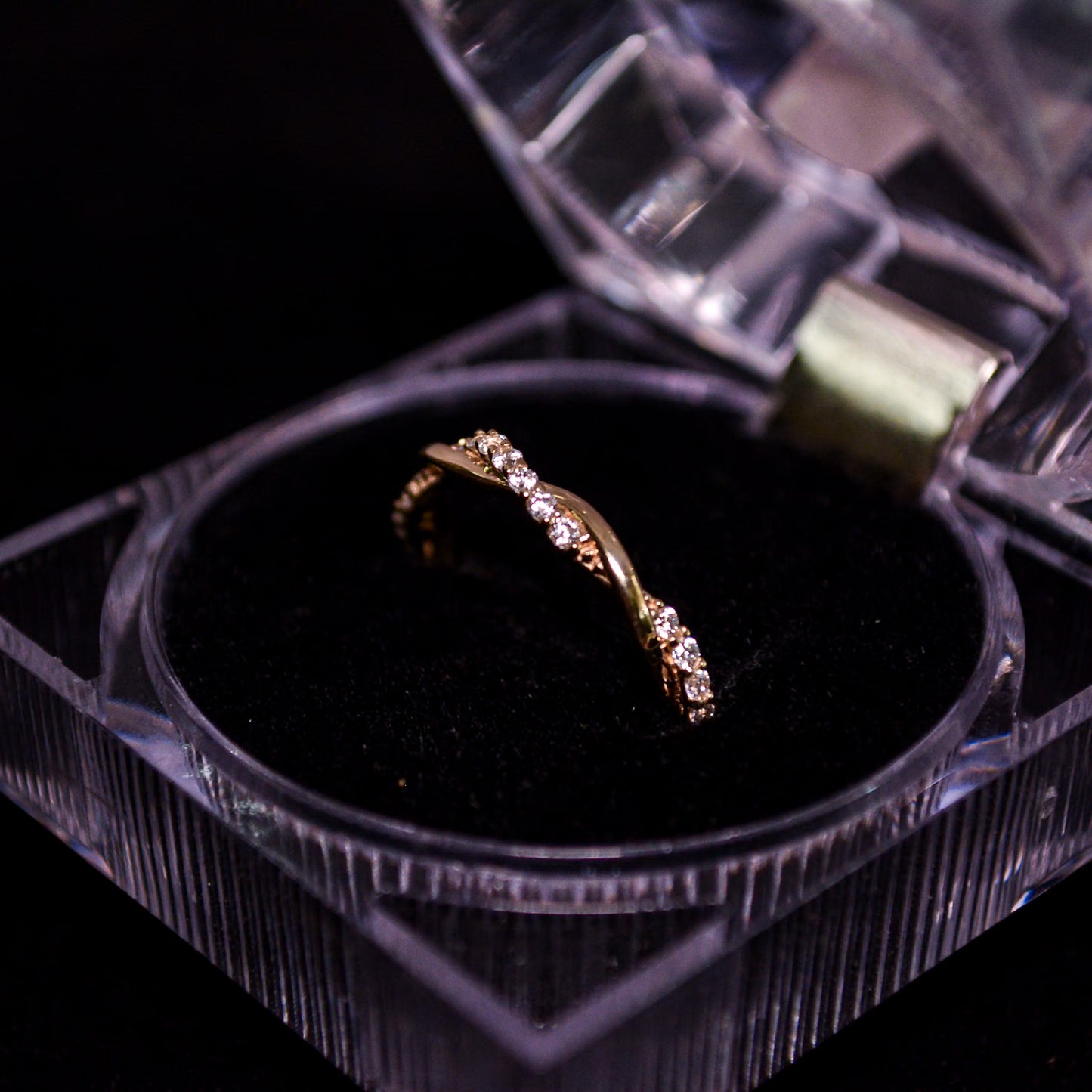 14K Gold Twisted CZ Band Ring – Size __ (2.1g) – A299