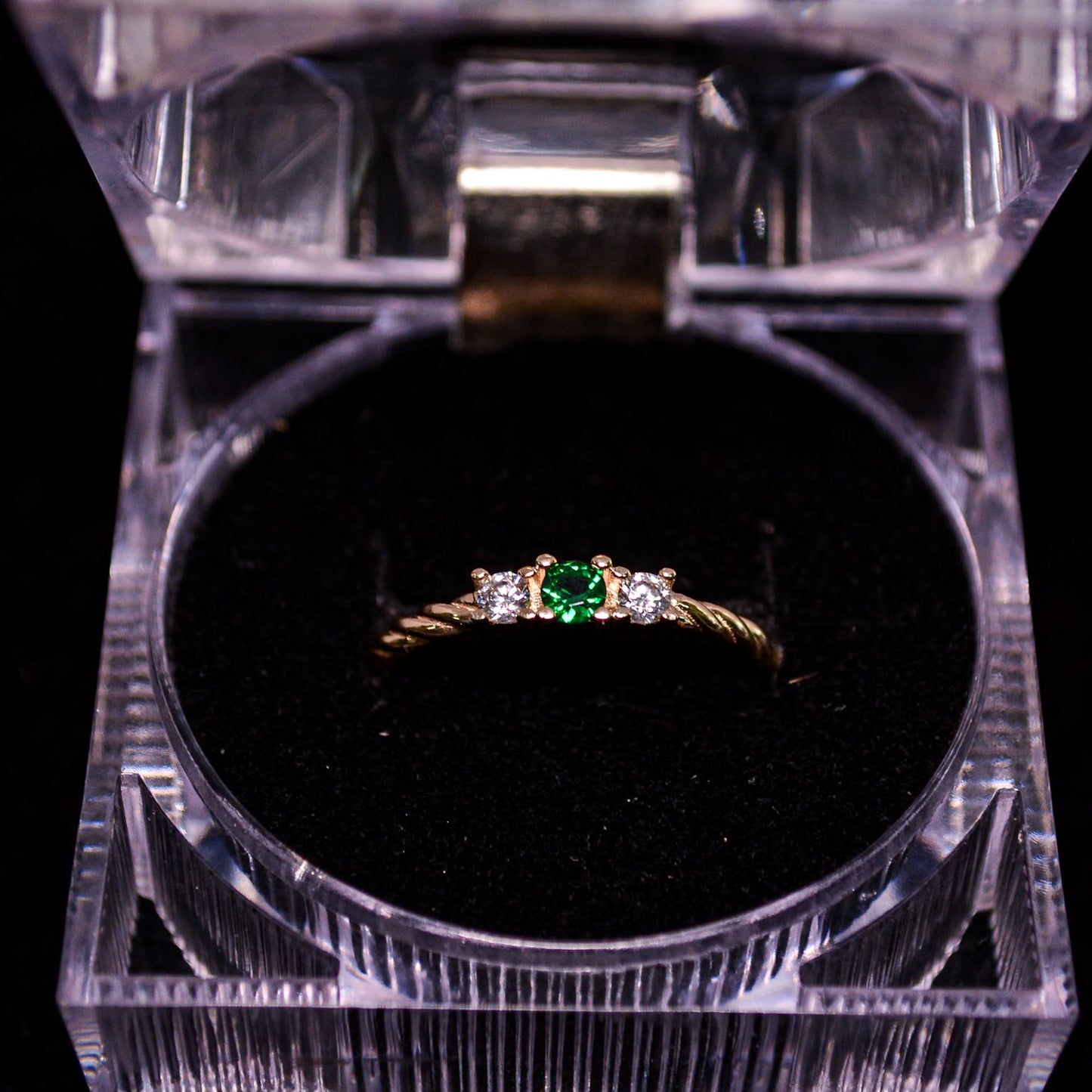 14K Gold Green Stone 3-Stone Ring – Size __ (2.1g) – A294