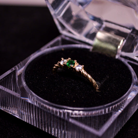 14K Gold Green Stone 3-Stone Ring – Size __ (2.1g) – A294