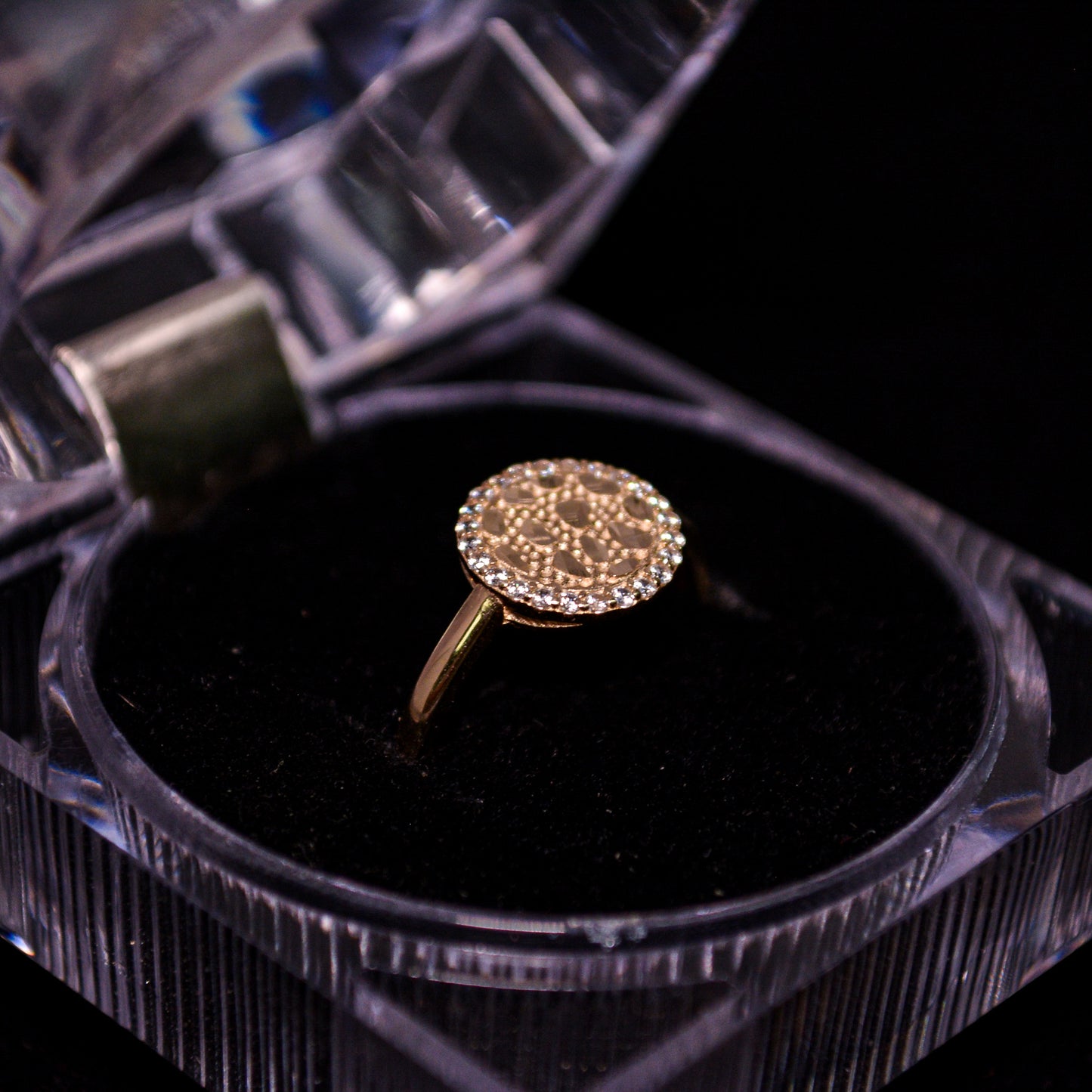 14K Gold Nugget Circle Ring with CZ Halo – Size 7 (1.7g) – A255