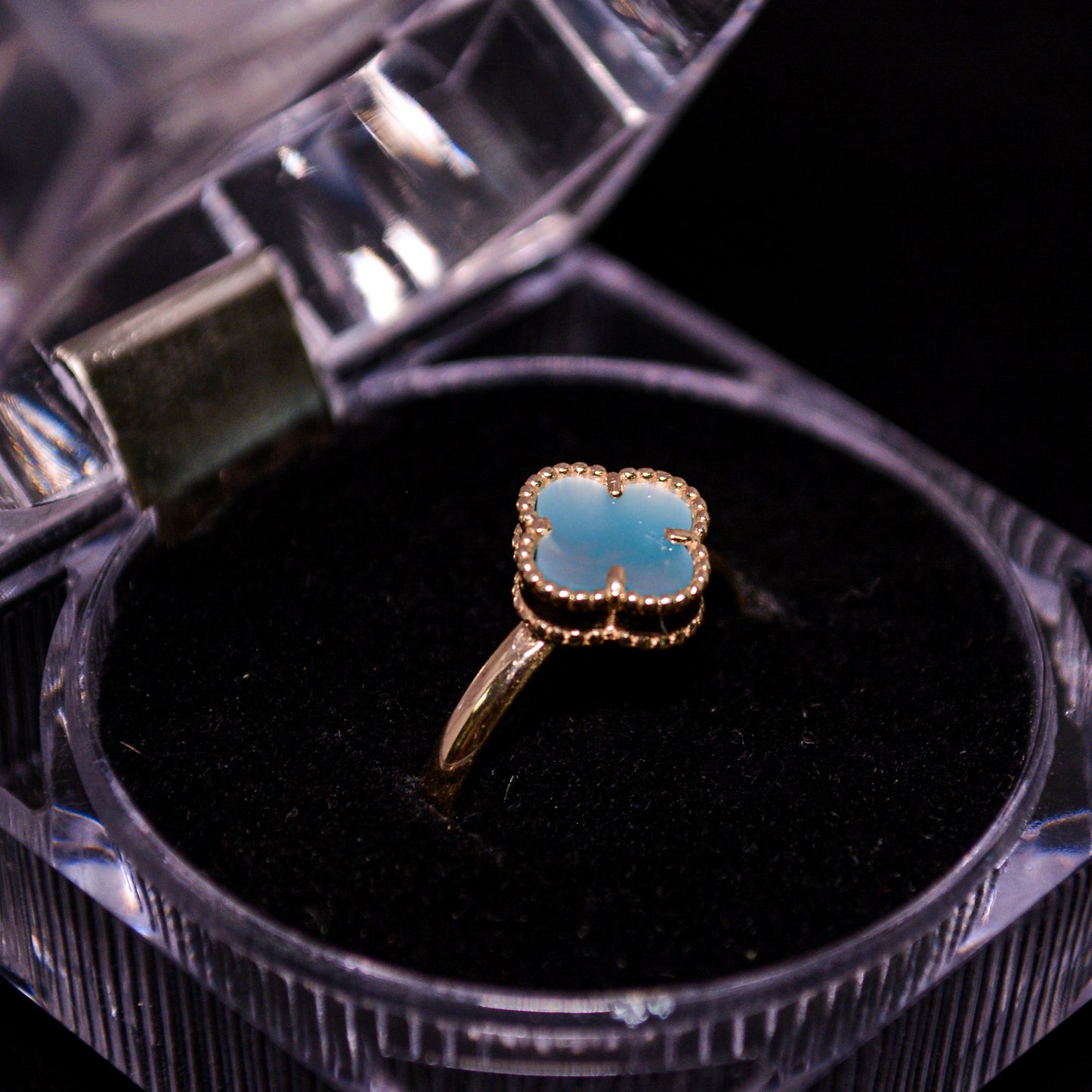 14K Gold Clover Blue Stone Ring – Size 8 (2.1g) – A281