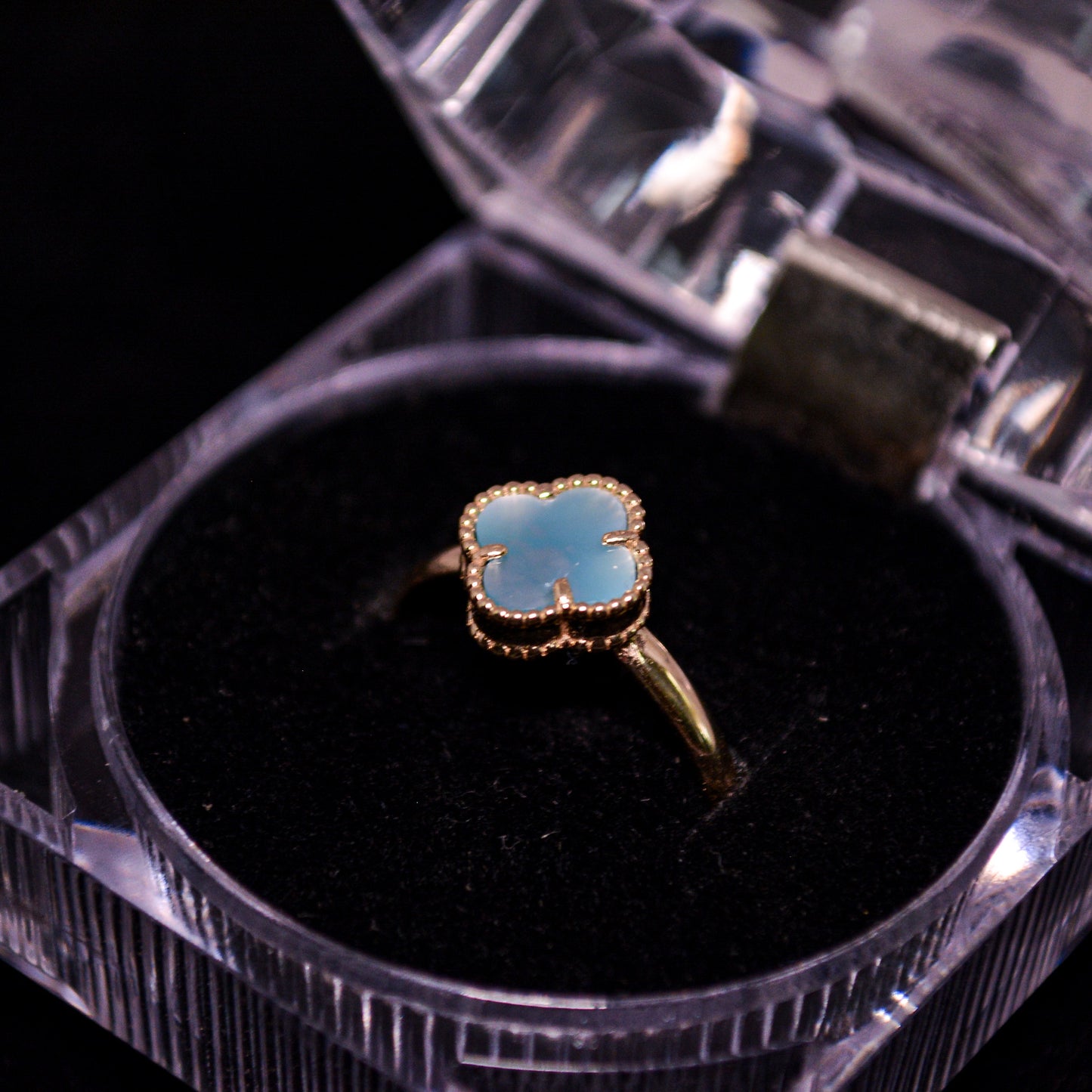 14K Gold Clover Blue Stone Ring – Size 8 (2.1g) – A281