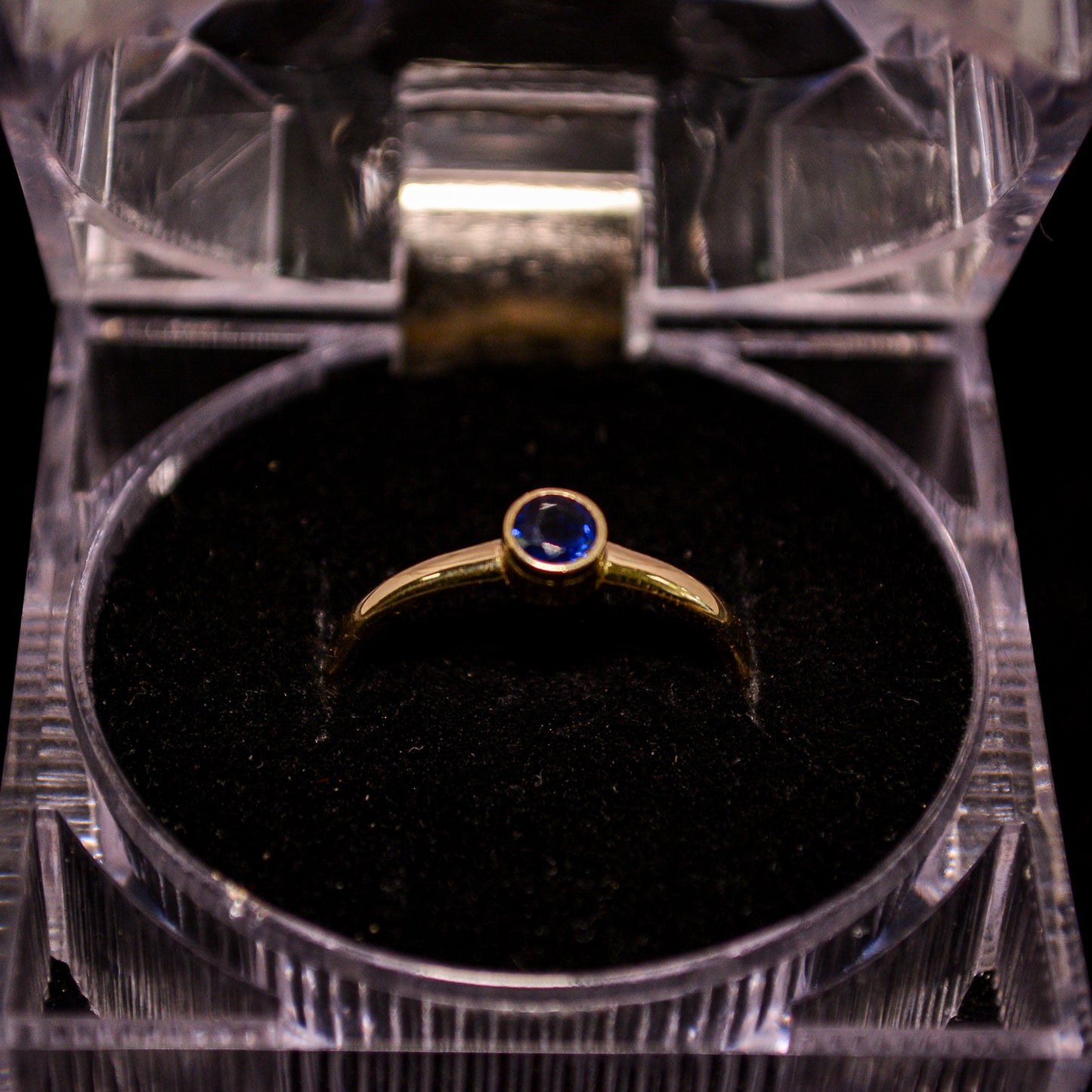 14K Gold Round Blue Stone Ring – Size 7.5 (1.3g) – A282
