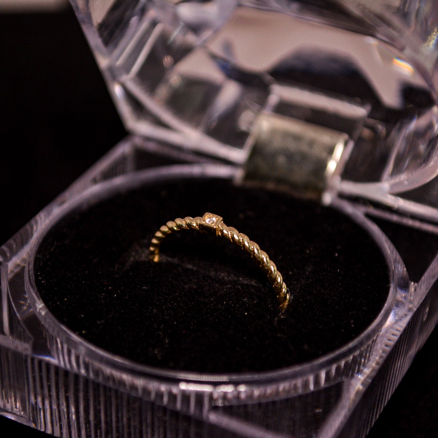 14K Gold Twisted Band Ring with Square CZ Accent – Size 6 (0.8g) – A292
