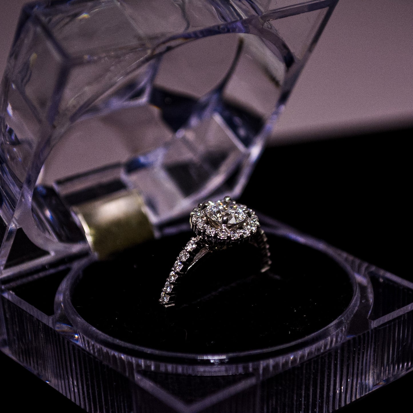 Lab-Grown Diamond Halo Engagement Ring – 1.23 CT Total Weight – E / VVS1 – Size 6.5 | AL15