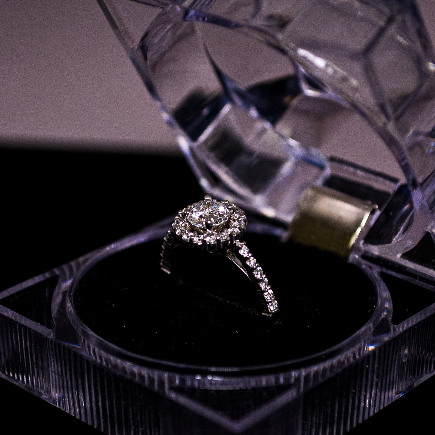 Lab-Grown Diamond Halo Engagement Ring – 1.23 CT Total Weight – E / VVS1 – Size 6.5 | AL15